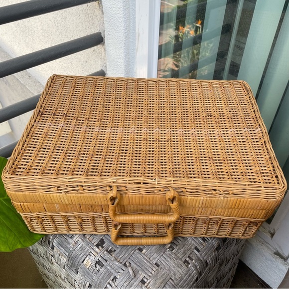 Vintage Wicker Picnic Basket - Picture 7 of 13